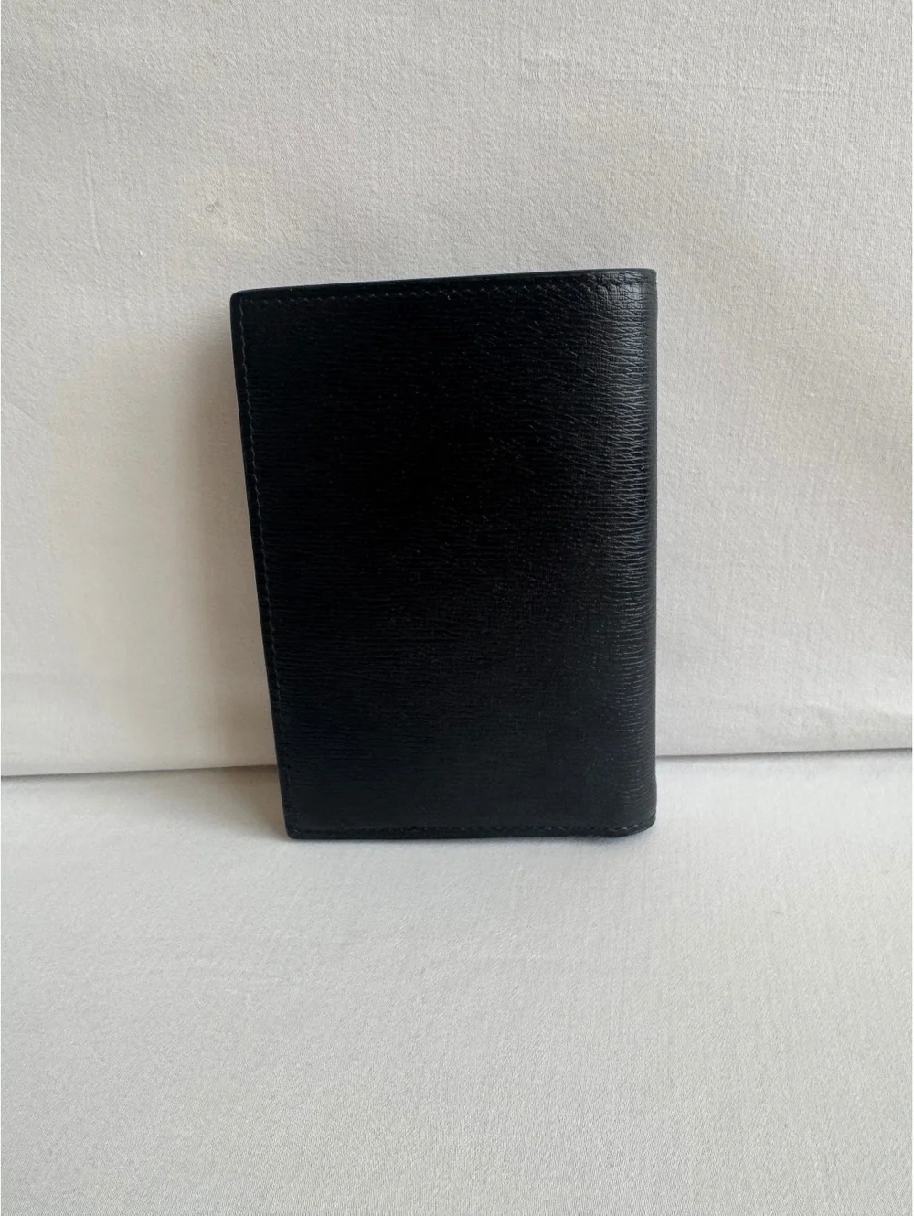 Gucci Black Leather Passport Cover Wallet Gold Logo Made in Italy